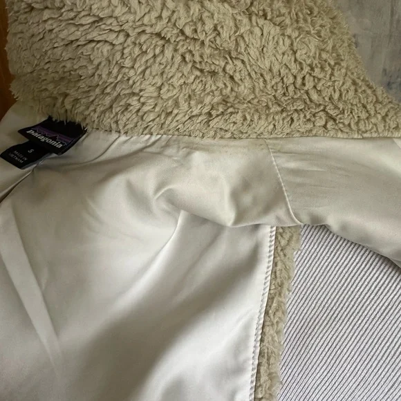 Patagonia Women’s Size Small Vest! Beige. Fluffy. Soft. - Picture 14 of 16